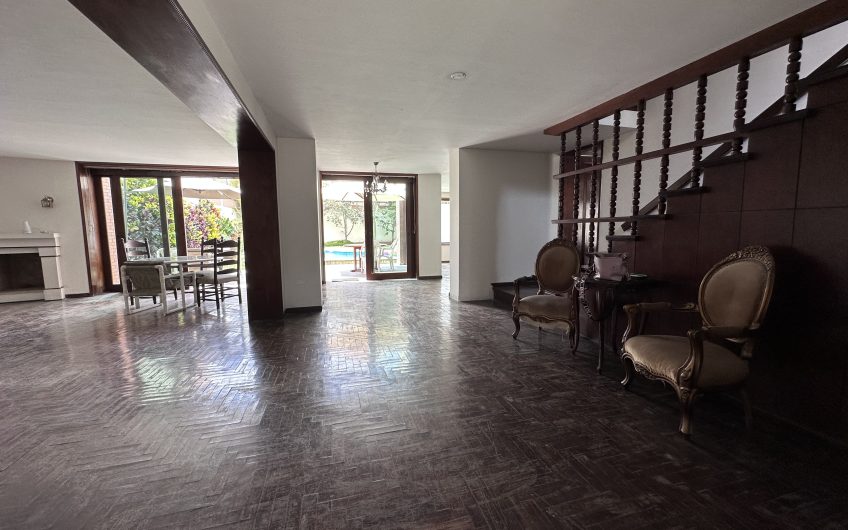 Casa en Venta – Ubicado en Calle Andromeda – Surco