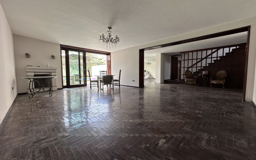 Casa en Venta – Ubicado en Calle Andromeda – Surco