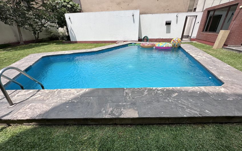 Casa en Venta – Ubicado en Calle Andromeda – Surco