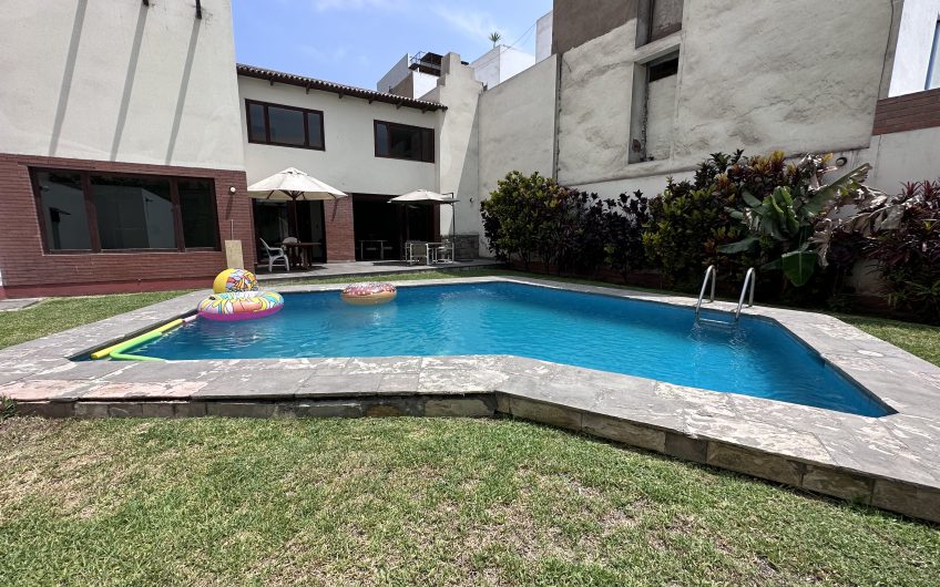 Casa en Venta – Ubicado en Calle Andromeda – Surco