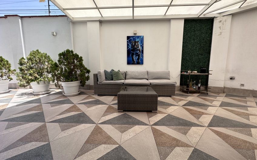 Flat en Venta – Ubicado en Jr. Alfred Rosenblat. Urb. Huertos de San Antonio – Surco