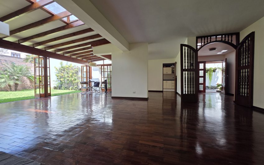 Casa en venta- Urb. Santa Justina – Surco