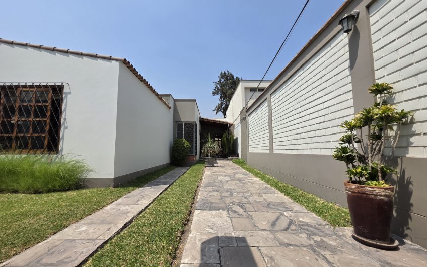 Casa en venta- Urb. Santa Justina – Surco