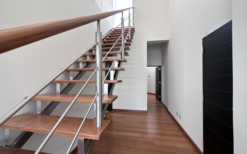 VENTA ESPECTACULAR DÚPLEX «DE ESTRENO» EN CONDE DE LA VEGA