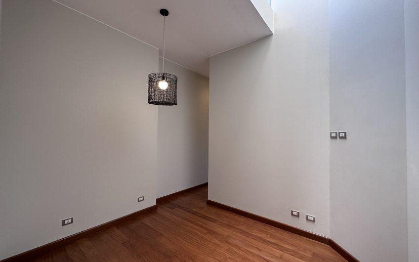 VENTA ESPECTACULAR DÚPLEX «DE ESTRENO» EN CONDE DE LA VEGA