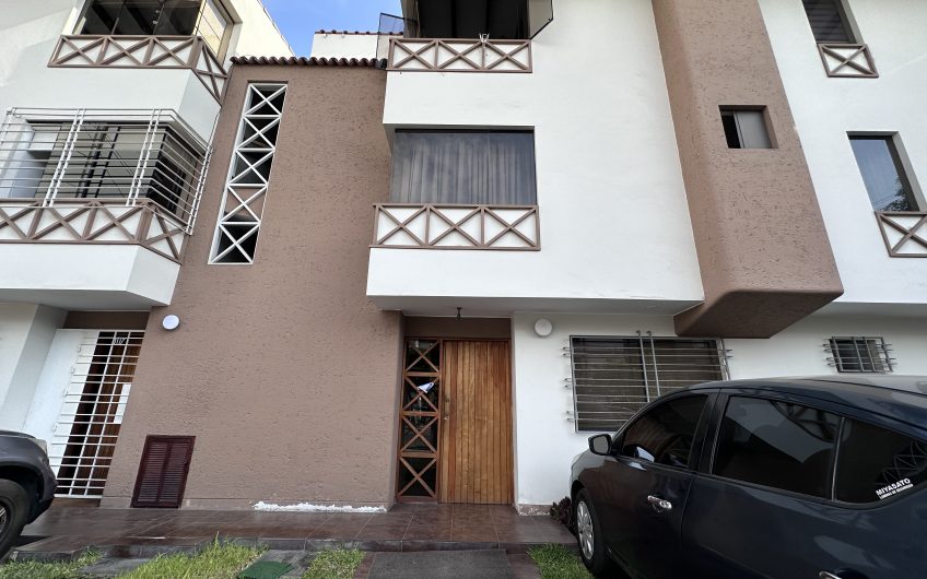FLAT UBICADO EN CA. JOSE MANUEL QUIROZ, URB. MONTERRICO – SURCO.