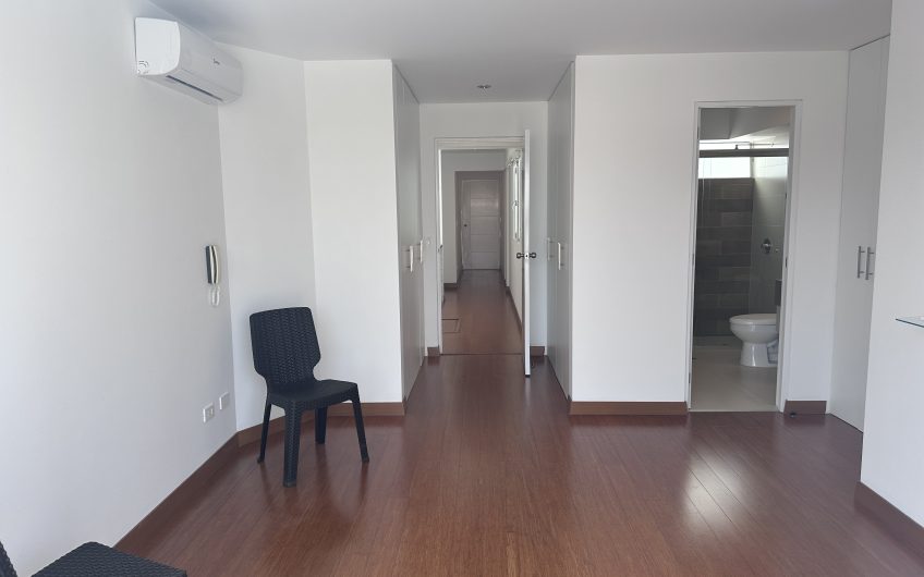 Hermoso Dúplex con Piscina en Surco – Vista a Parque
