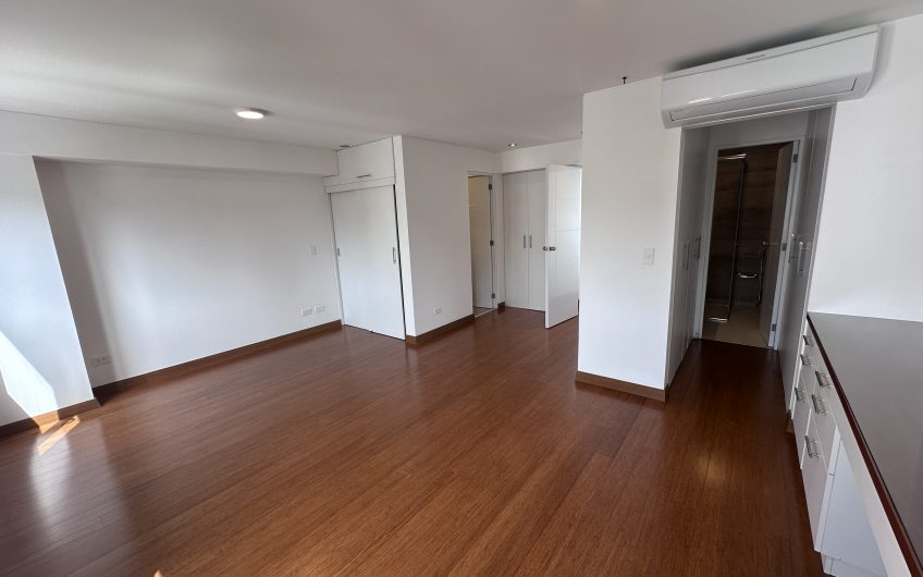 Hermoso Dúplex con Piscina en Surco – Vista a Parque